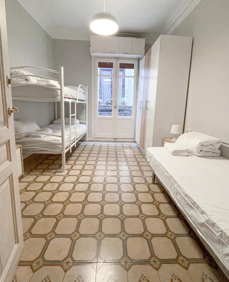 Az The Old Town Hostel - Coliving Сарагоса Экстерьер фото