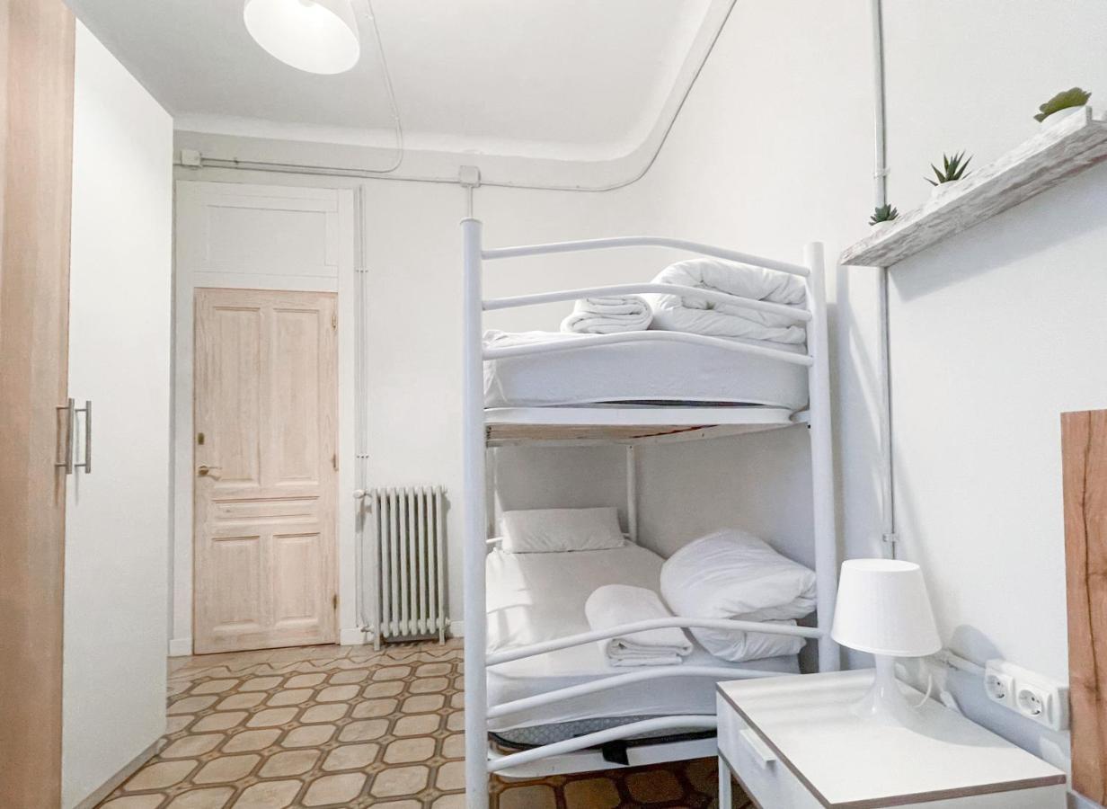 Az The Old Town Hostel - Coliving Сарагоса Экстерьер фото